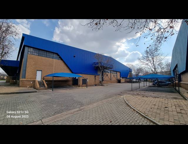4,332M² WAREHOUSE TO LET IN JET PARK